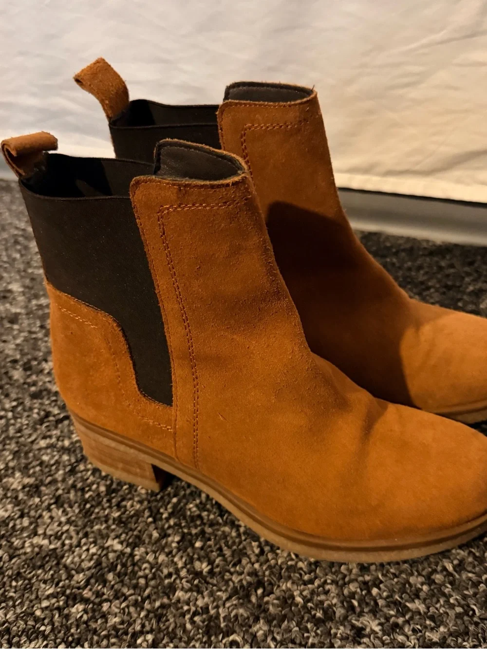 Women's Chelsea Ankle Boot in Tan Suede